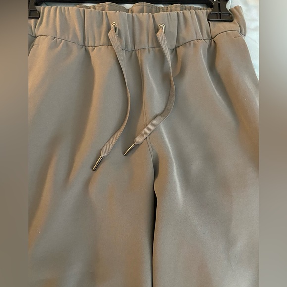 Lululemon on the fly wide leg pants 7/8 length - Picture 10 of 10